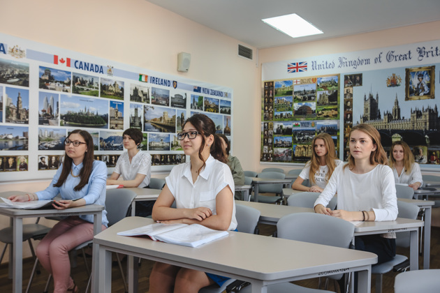 Колледжи москвы после 9. Москва колледжи переводчик. Высшая школа иностранных языков и перевода кфу казань. Спк колледж москва. Институт переводчиков.